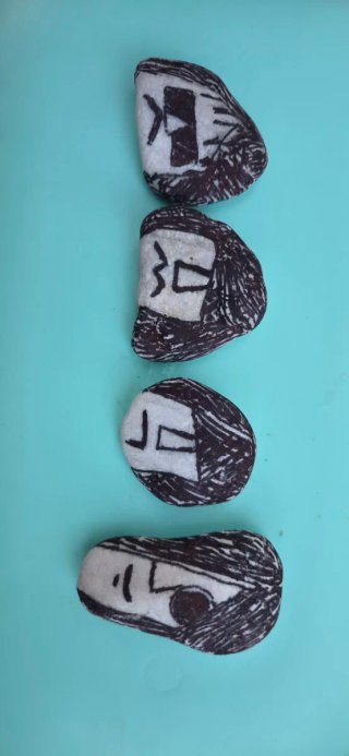 Piedras decoradas estilo Ramones