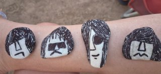 Piedras decoradas estilo Ramones
