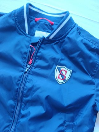 Cazadora niño azul con escudo