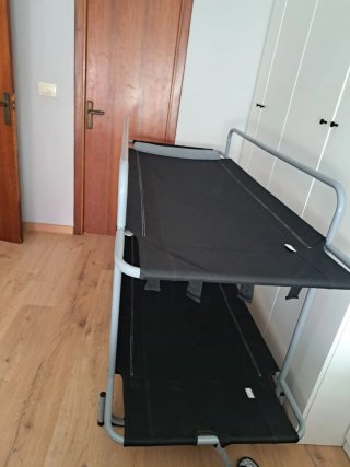 Literas camping Kampa plegables con etiqueta.