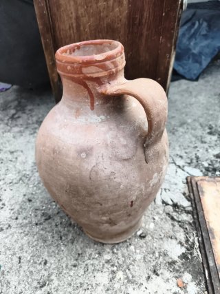 Cántaro de barro antiguo