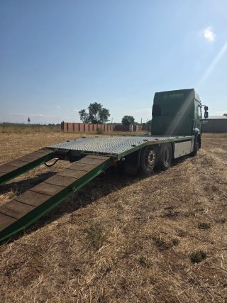 Camion portamaquinaria gondola