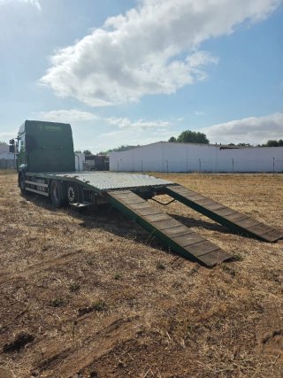 Camion portamaquinaria gondola