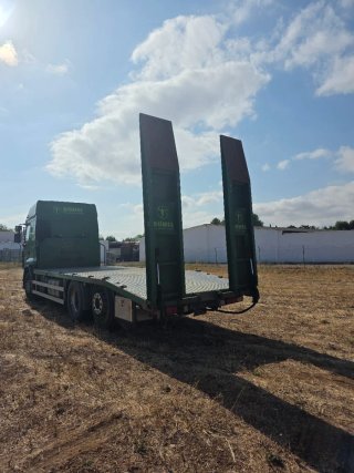 Camion portamaquinaria gondola