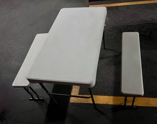 Mesa plegable resina con 2 bancos