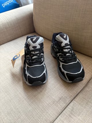 Zapatillas Asics NYC Negras y Grises