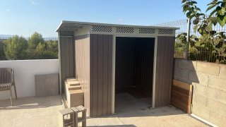 Caseta Metálica Exterior Marrón y Gris