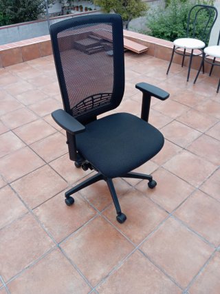 Silla de escritorio negra moderna