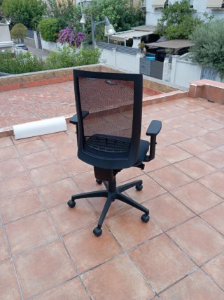 Silla de escritorio negra moderna