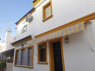 Casa adosada en alquiler en Moguer