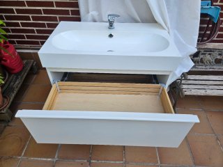 Mueble de baño Ikea blanco con grifería