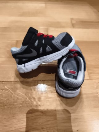 Deportivas Nike bebé talla 21