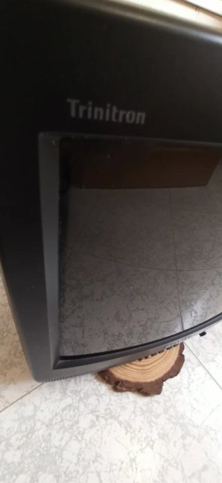Televisor Sony Trinitron pequeño