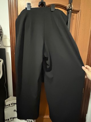 Pantalón negro con cinturón
