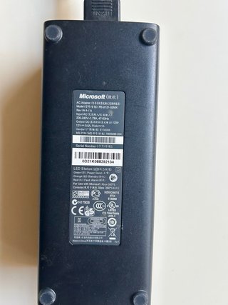 Xbox 360 Slim 256GB + 3 Mandos