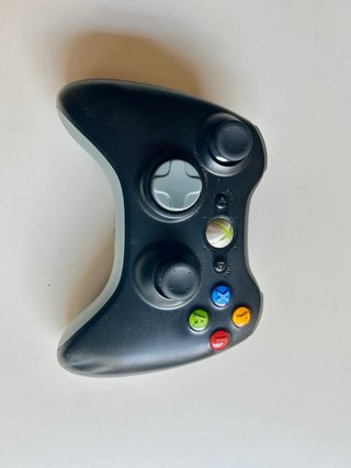 Xbox 360 Slim 256GB + 3 Mandos