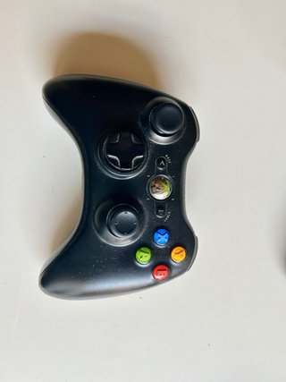 Xbox 360 Slim 256GB + 3 Mandos