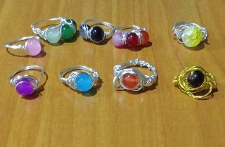 Bisutería artesanal multicolor y negra