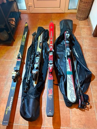 4 lotes de esqui 2 juegos de bastones  1  botas