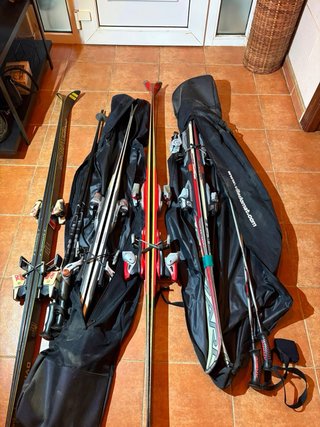 4 lotes de esqui 2 juegos de bastones  1  botas