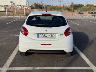 Peugeot 208 2013