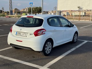 Peugeot 208 2013