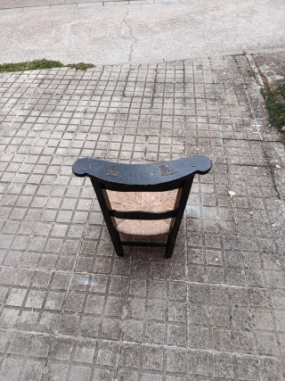 Reclinatorio de madera y mimbre