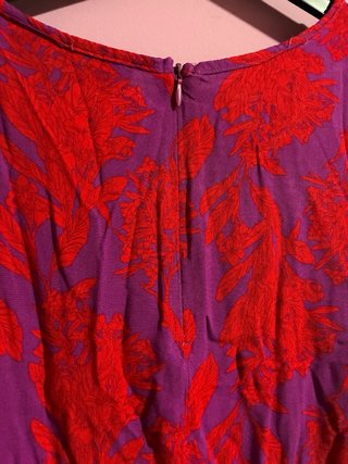 Vestido estampado morado y rojo