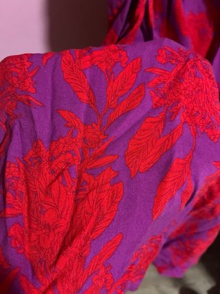 Vestido estampado morado y rojo