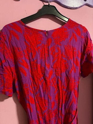Vestido estampado morado y rojo