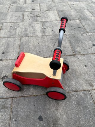 Cochecito de juguete Hape madera y metal