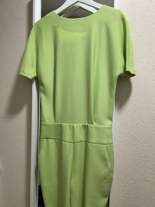 Mono verde de fiesta