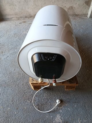 Calentador Eléctrico Ariston Blanco