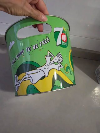 Cubitera 7UP verde con dibujo