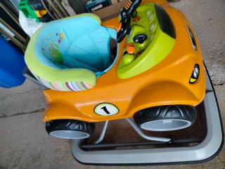 Andador correpasillos bebé coche naranja