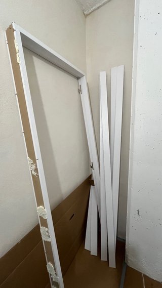 Puerta lacada blanca con manilla