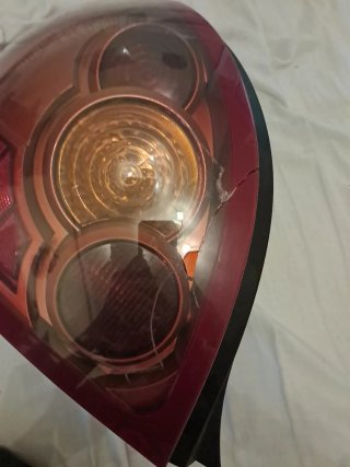 Foco trasero izquierdo Nissan Almera