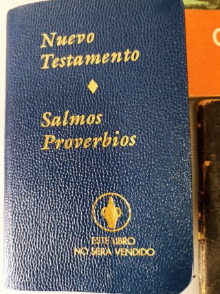 LIBRO ANTIGUO DE ORACIONES 1935 +libretos varios
