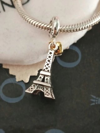 Charm Torre Eiffel Corazón Dorado