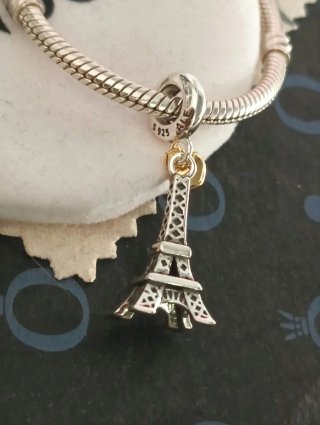 Charm Torre Eiffel Corazón Dorado