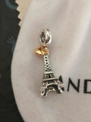 Charm Torre Eiffel Corazón Dorado