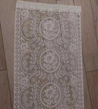 2 Tende in pizzo bianco. Misure: 36x267 cm