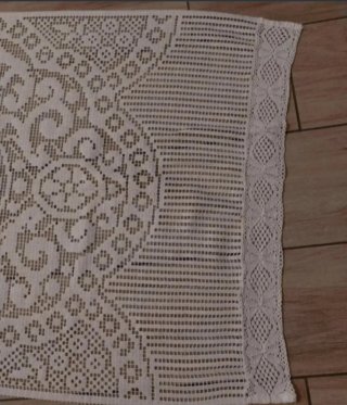 2 Tende in pizzo bianco. Misure: 36x267 cm