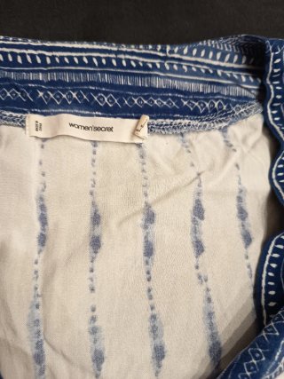 Vestido playero blanco y azul