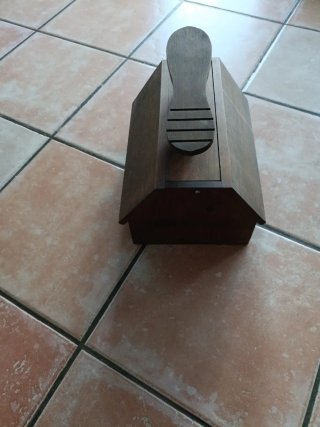 Caja limpiabotas de madera