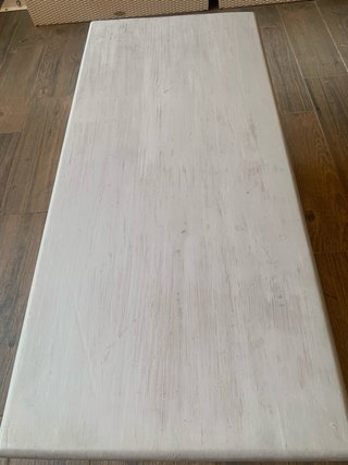 Mesa baja de madera de pino