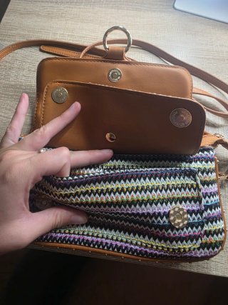 Bolso bandolera multicolor con detalles marrones