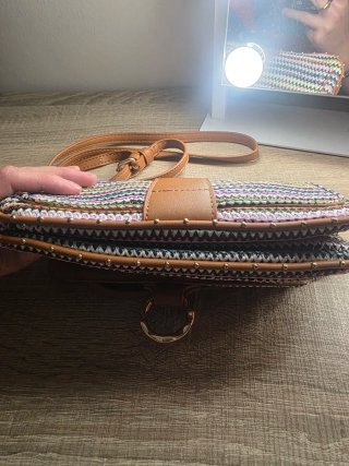 Bolso bandolera multicolor con detalles marrones