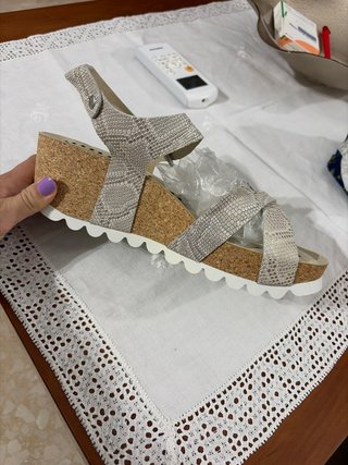 Sandalias cuña tipo piel de serpiente