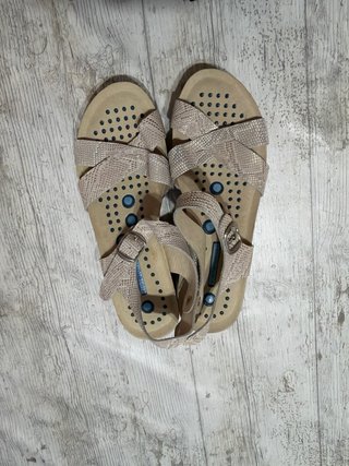 Sandalias cuña tipo piel de serpiente